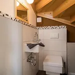 Дом отдыха Landurlaub Mit Kamin Schwarz (Mecklenburgische Seenplatte)