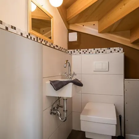Prázdninový dům Landurlaub Mit Kamin Schwarz (Mecklenburgische Seenplatte)